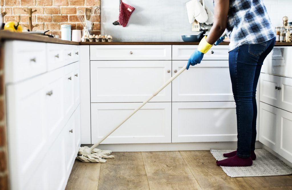 Productos de limpieza imprescindibles en tu hogar