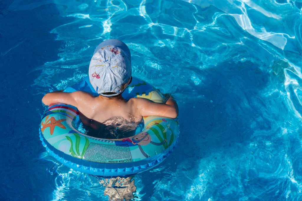 Piscinas de poliéster para tu vivienda: un lugar donde poder refrescarte