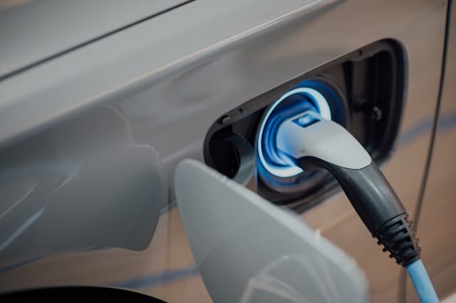 Por qué comprar un vehículo Silence: Innovación y movilidad sostenible en Sevilla